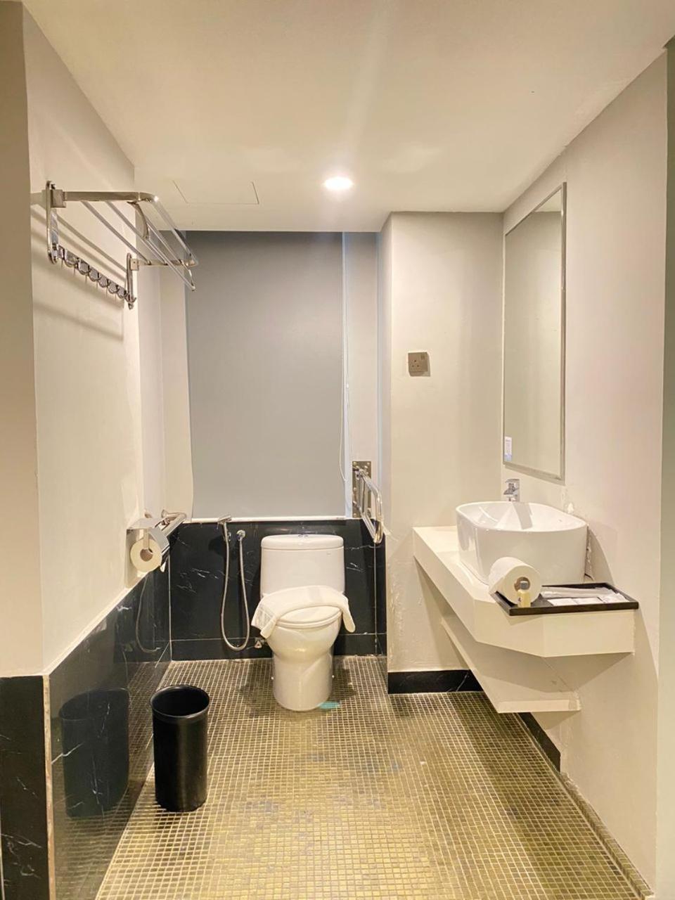 Days Hotel & Suites By Wyndham Kl - Chan Sow Lin Mrt Or Lrt Κουάλα Λουμπούρ Εξωτερικό φωτογραφία